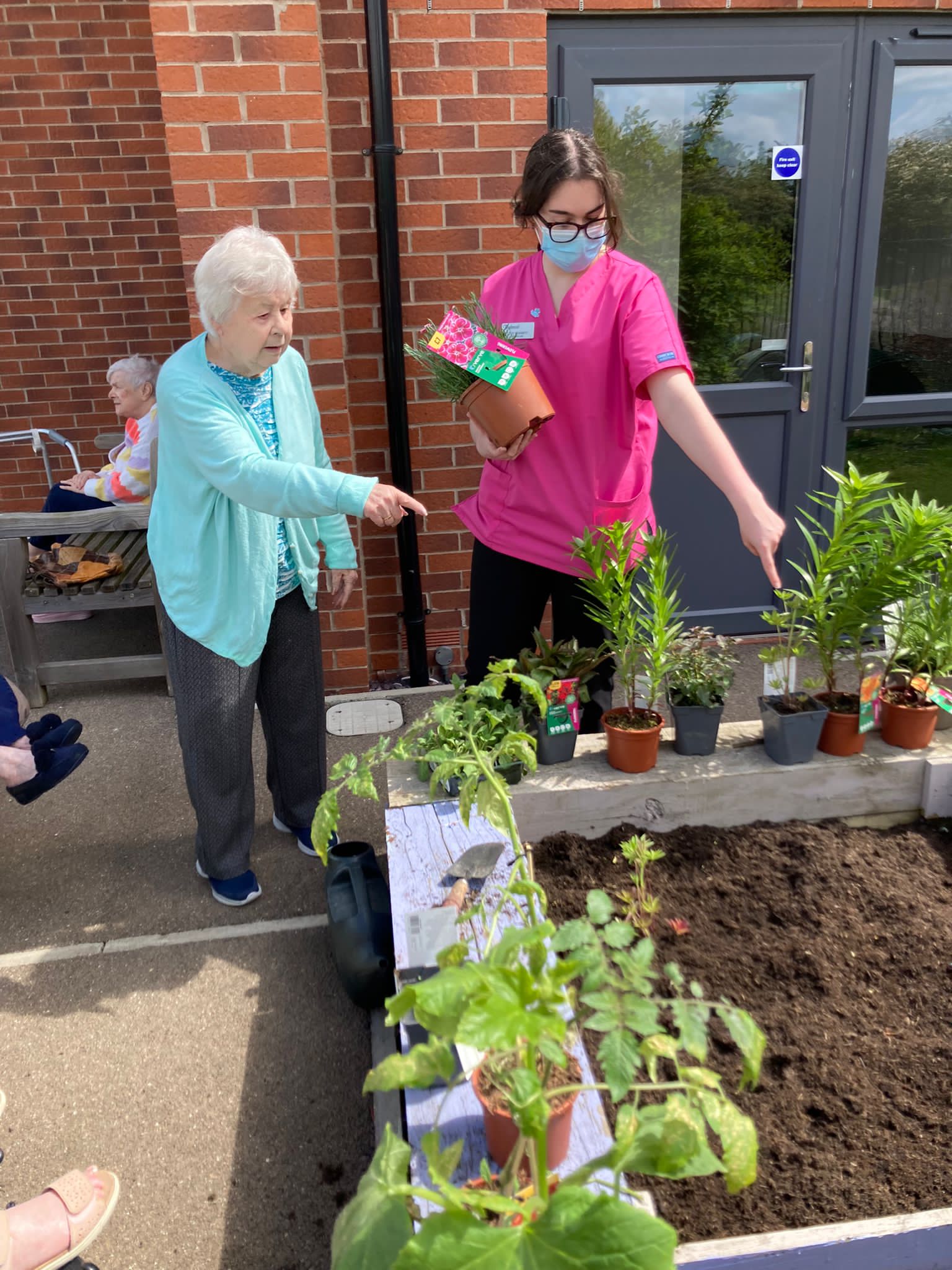Cloverleaf residents prepare garden for summer Tanglewood Care
