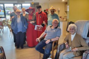 Richard House visit from royal chelsea pensioner
