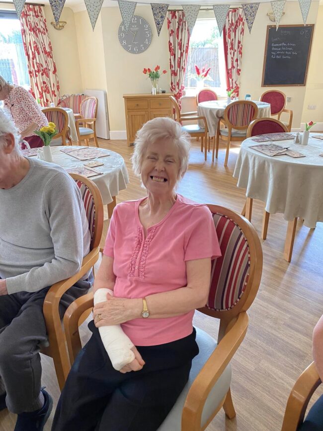 J’ukebox perform at Cloverleaf Care Home