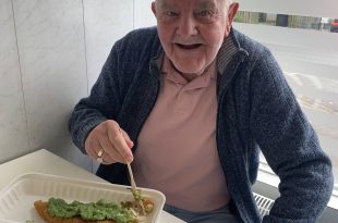 Bingley Park Residents Enjoy Lunch at Websters Fisheries