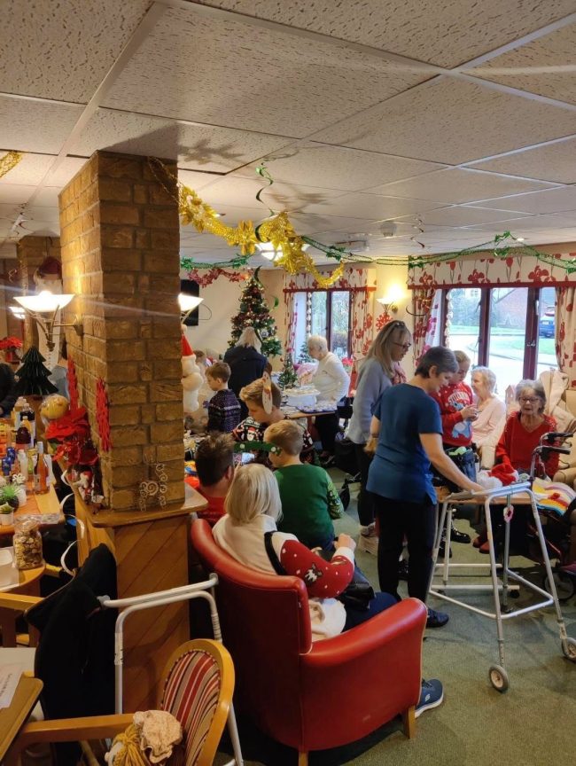 Toray Pines Christmas Fayre raises £600 for residents!