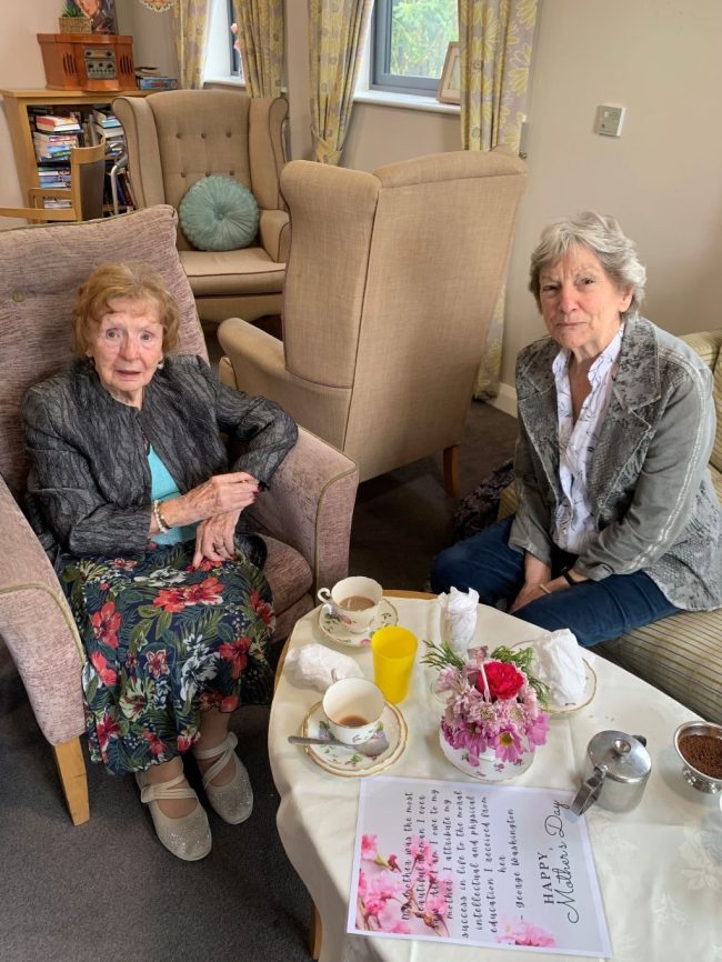 Mums Honoured at Heartwarming Mother’s Day Afternoon Tea at Abbey Wood Lodge