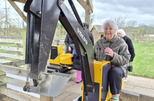 York Manor Residents Enjoy Fun-Filled Day Out at Balloon Tree Café and Farm