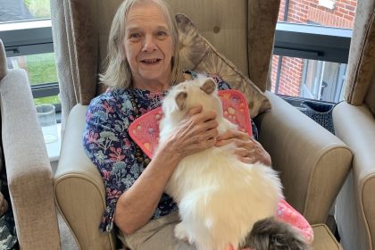 Comfort Therapy Sessions Bring Relaxation and Companionship to Meadows Park Residents