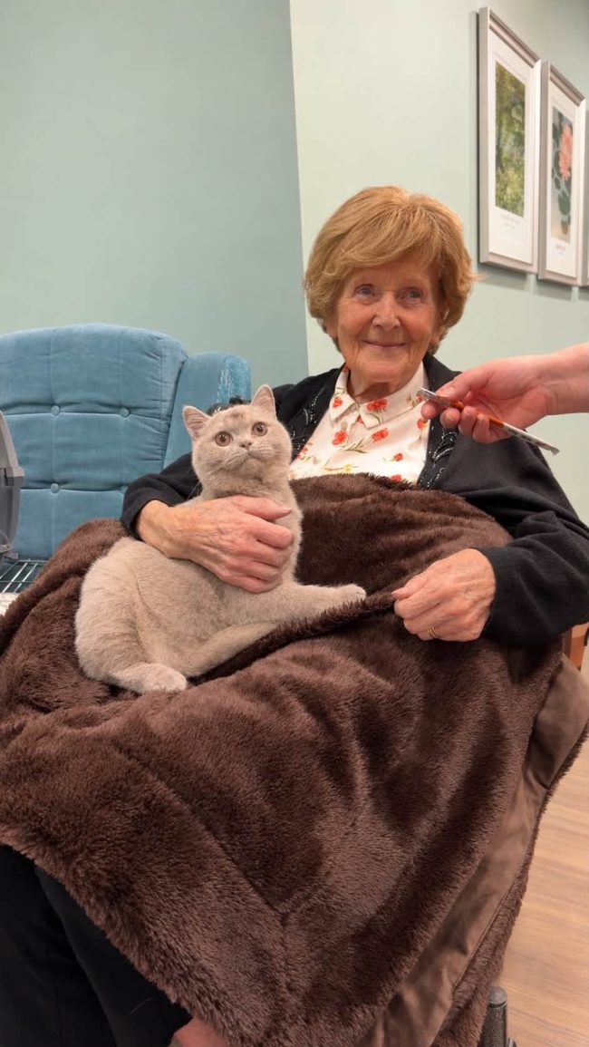 Bingley Park Care Home Welcomes Special Furry Visitor to Brighten Resident’s Day
